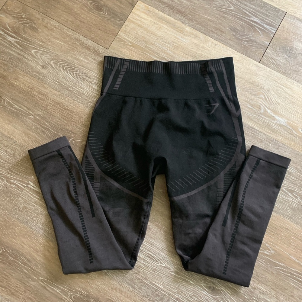 SOLD Gymshark geo seamless leggings